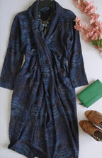 Vestido con bolsas adelante
