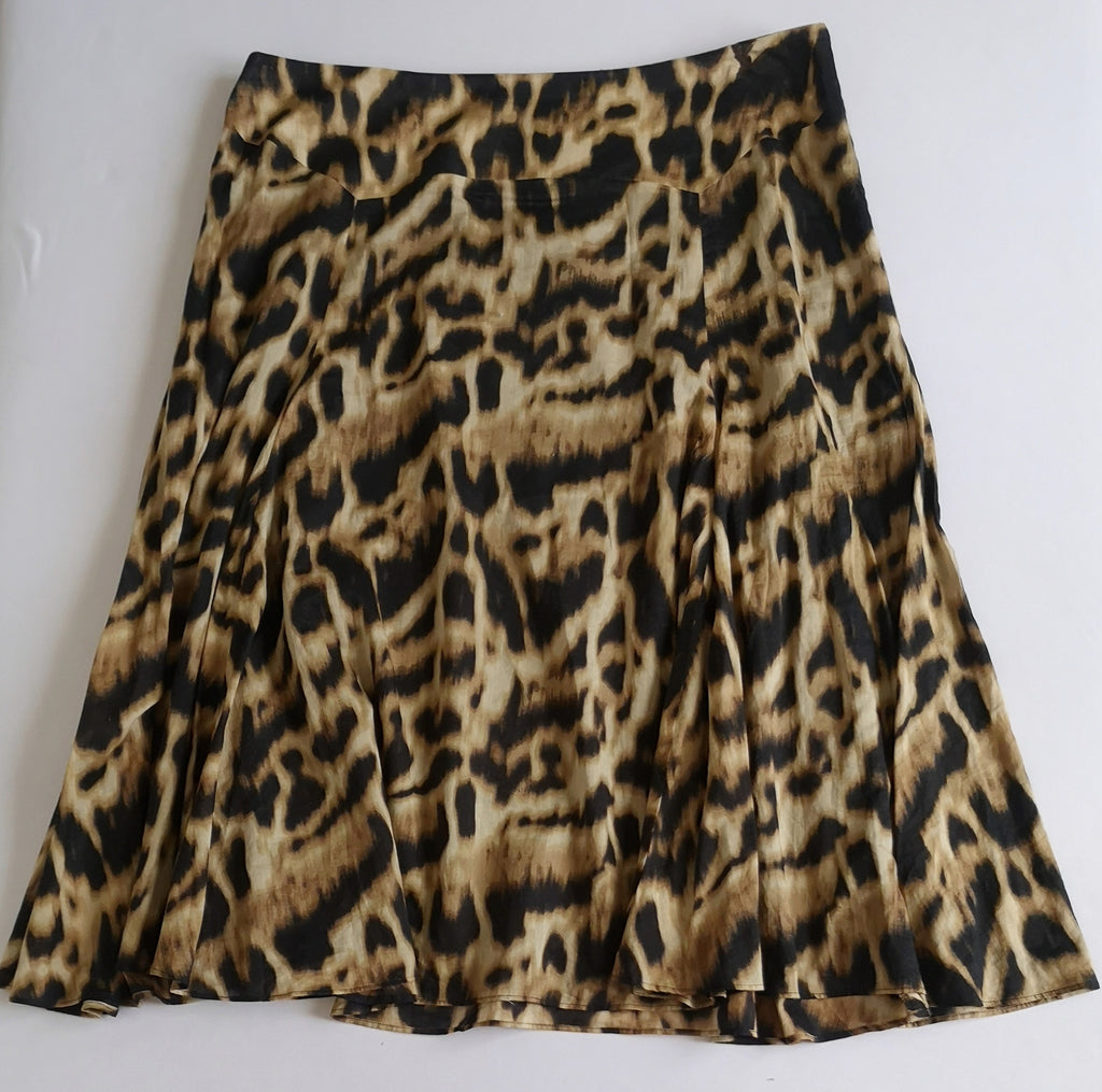 Blusa con adorno adelante y falda midi de algodón