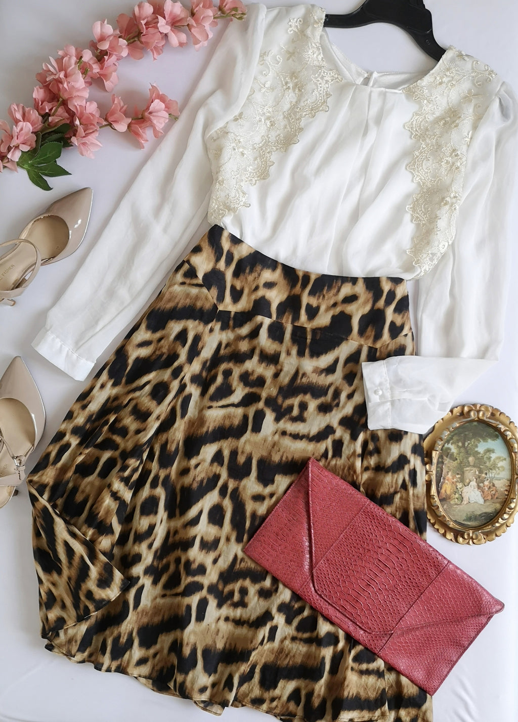 Blusa con adorno adelante y falda midi de algodón