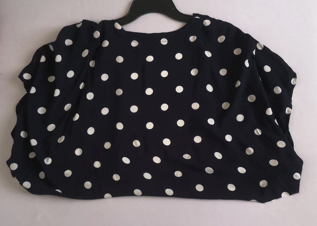 Blusa corta con nudo y short cintura alta ⚓