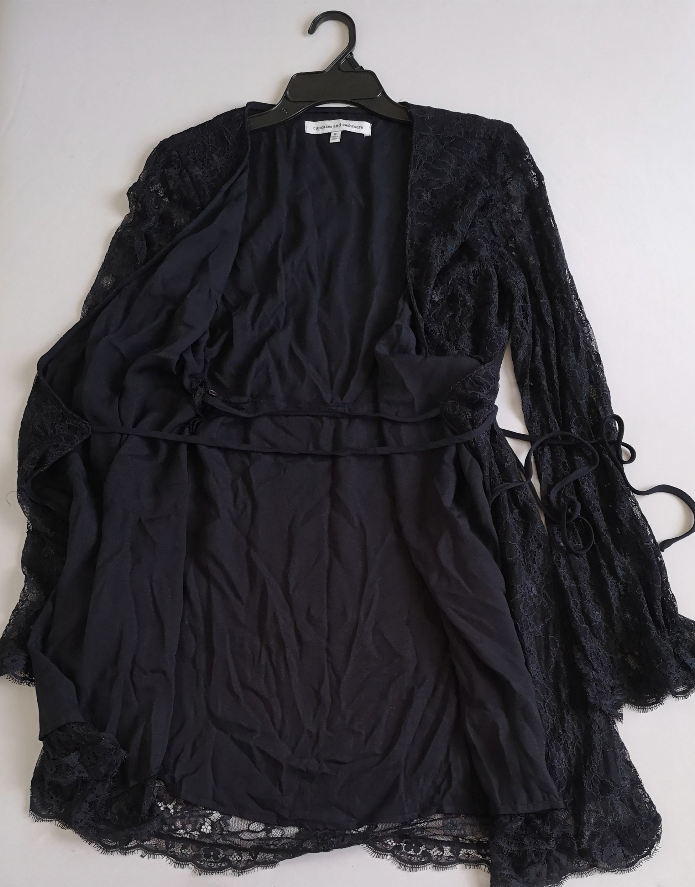 Vestido traslapado de encaje ⚓