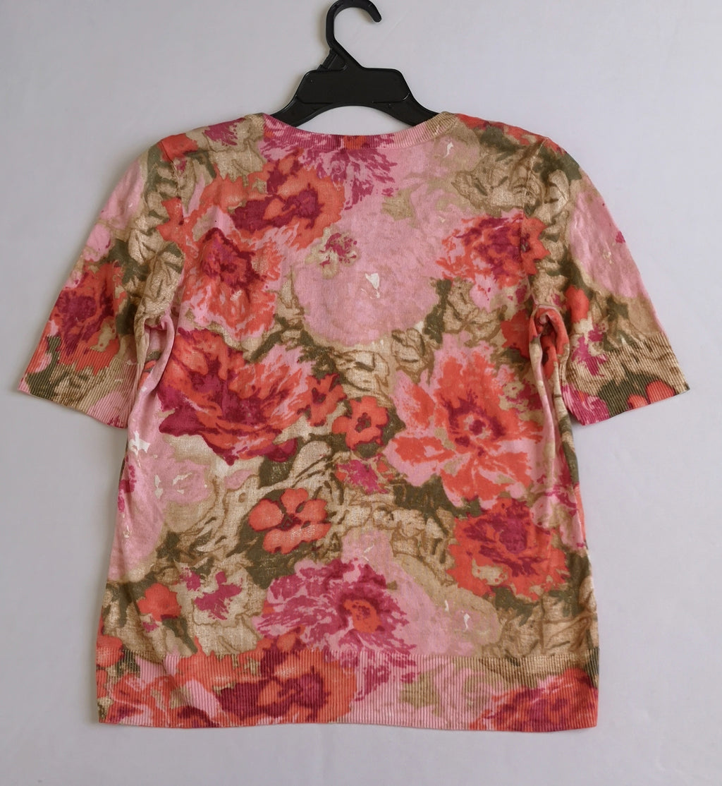 Blusa con botones y falda larga