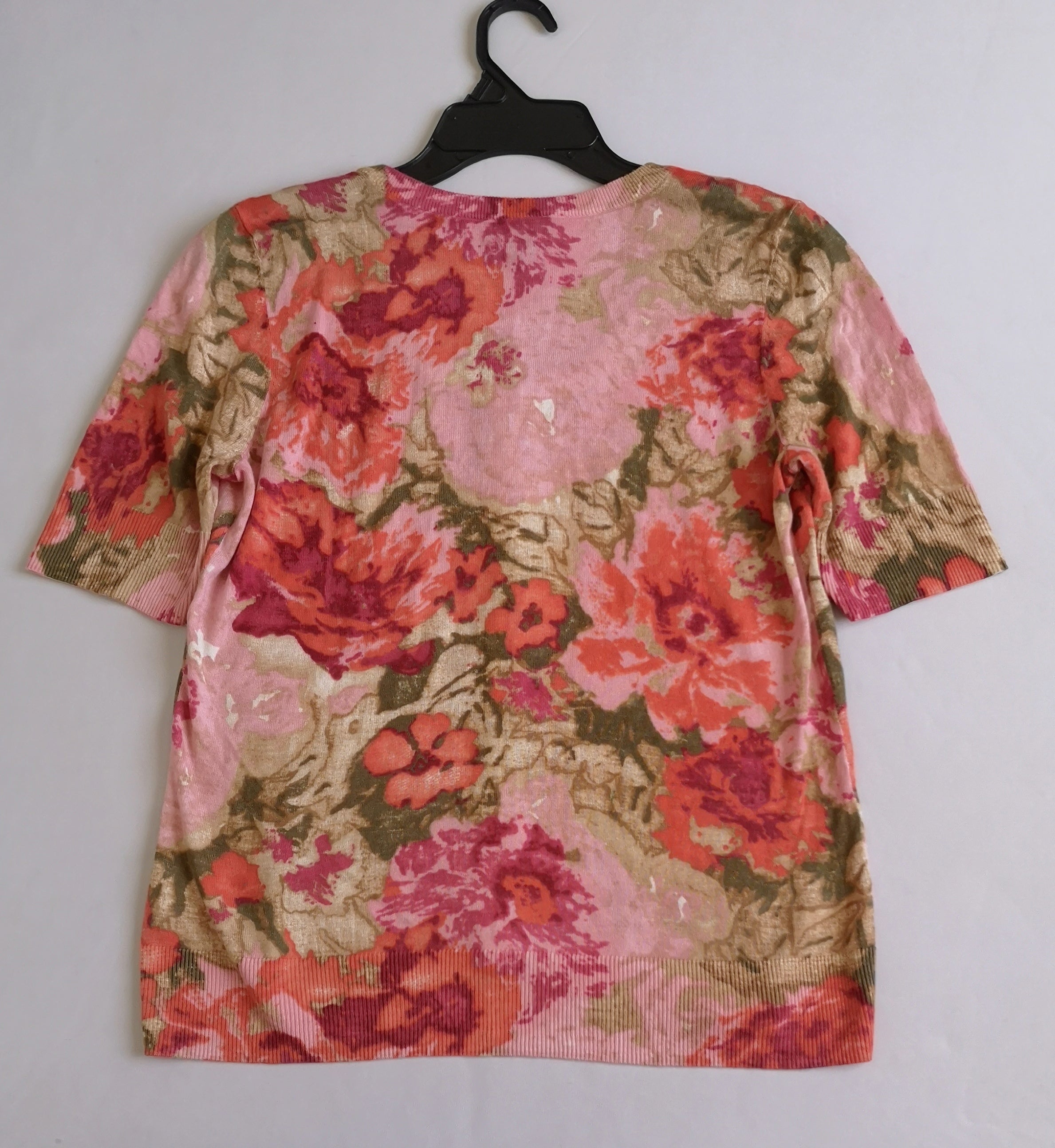 Blusa con botones y falda larga
