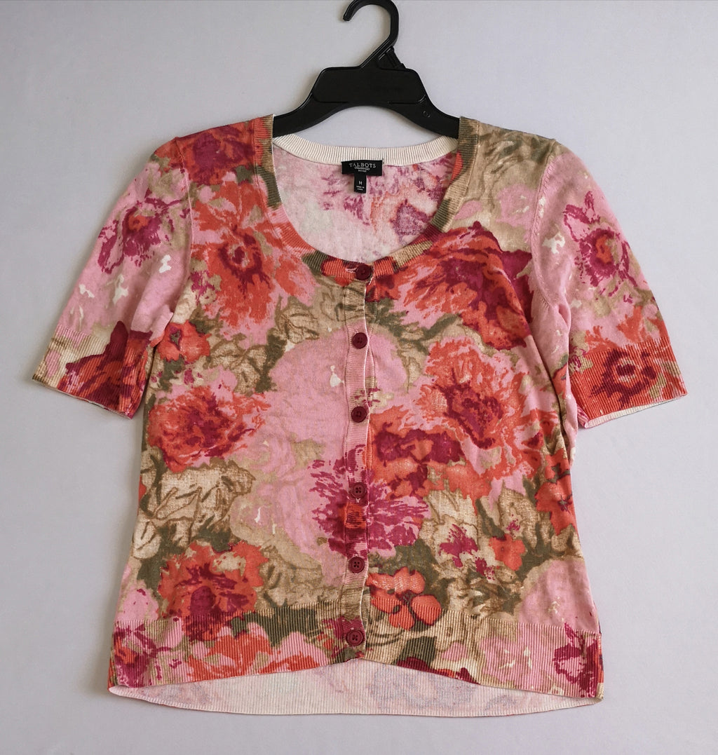 Blusa con botones y falda larga