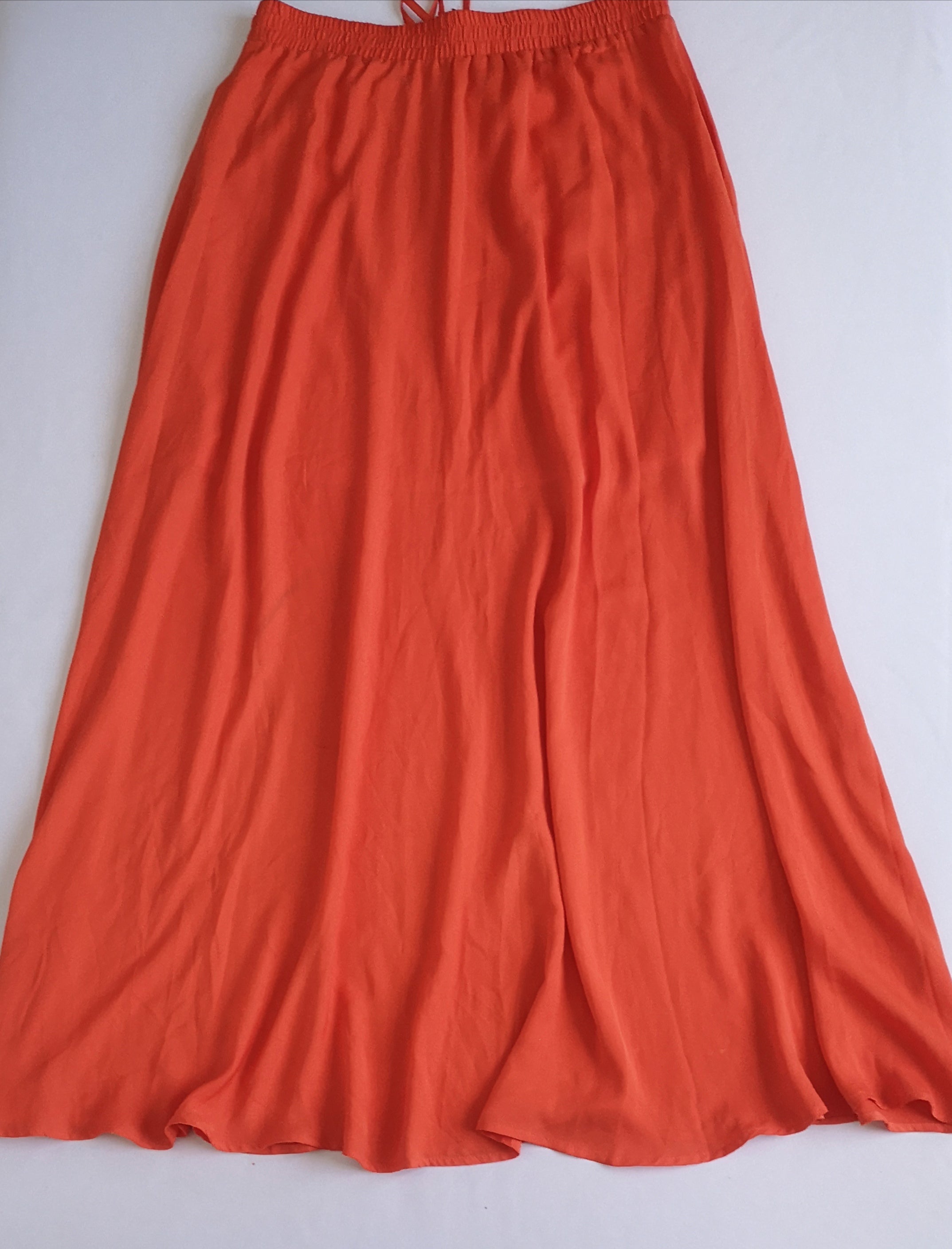 Blusa con botones y falda larga