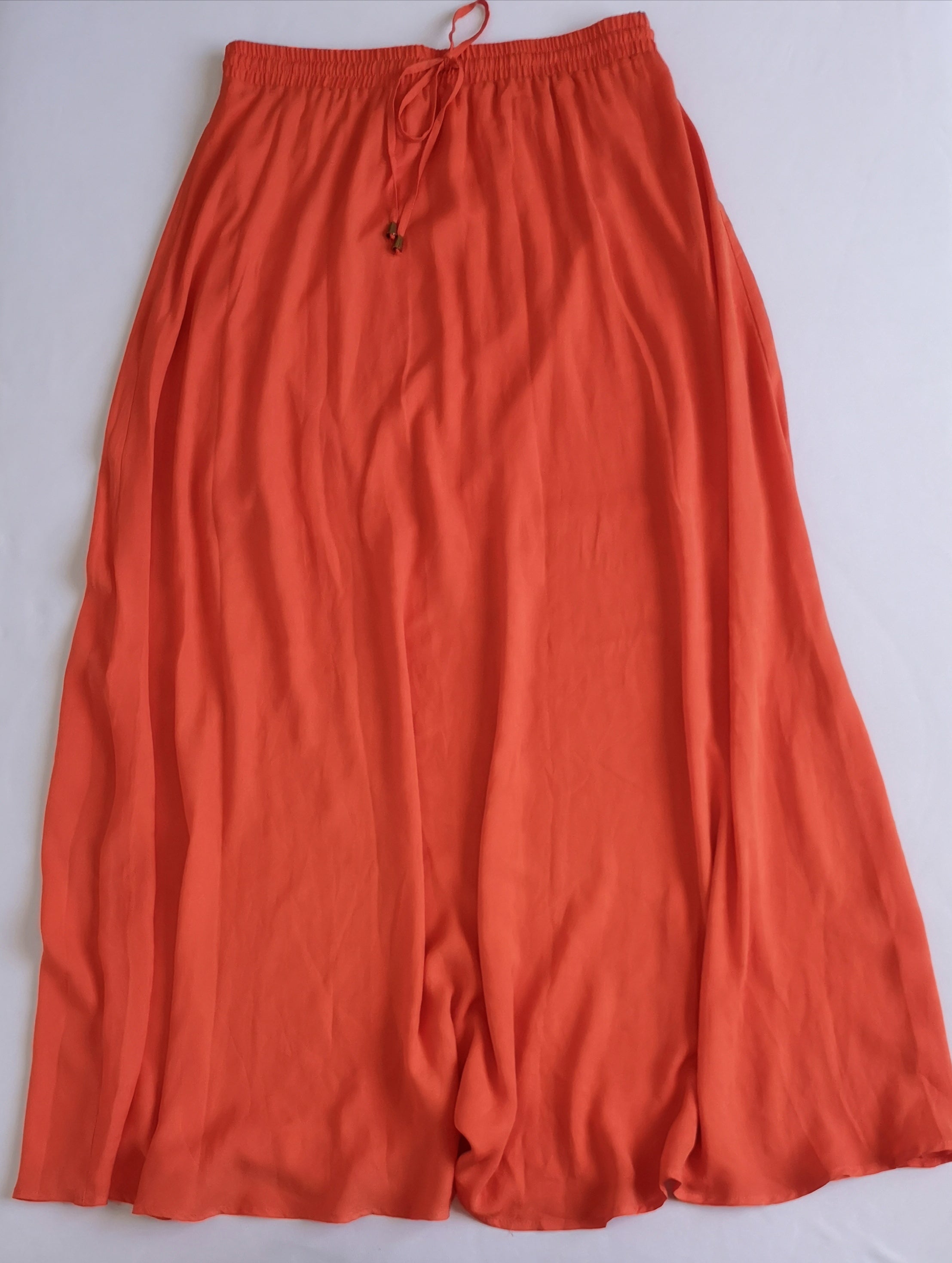 Blusa con botones y falda larga