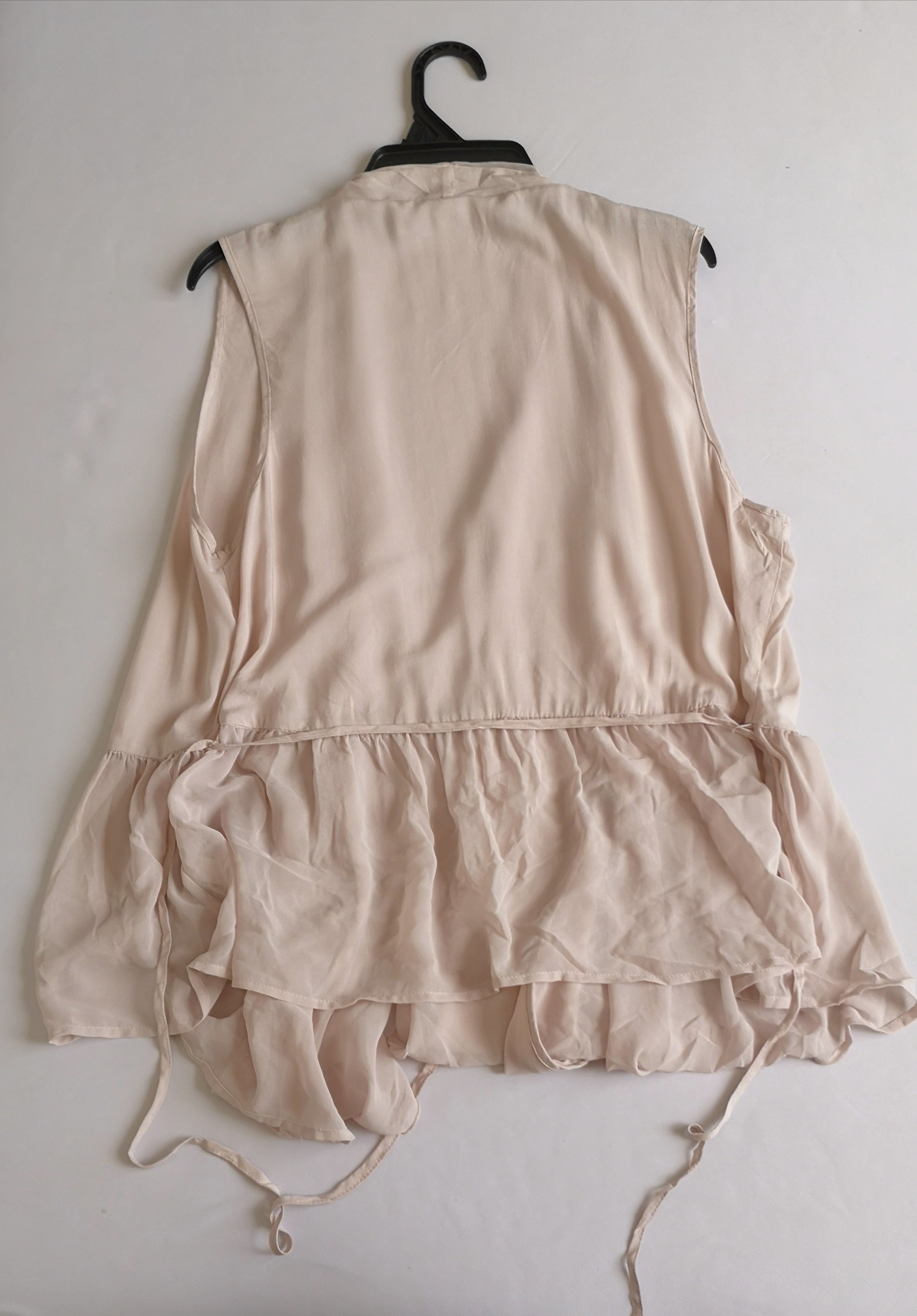 Chaleco tipo peplum con cinta ⚓