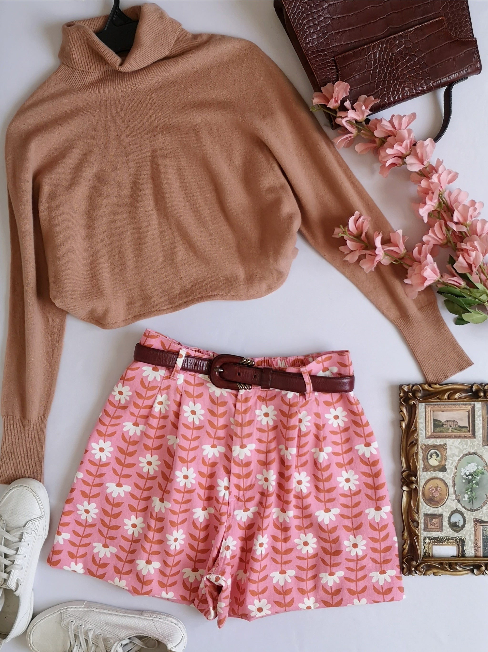 Blusa corta con short cintura alta ⚓