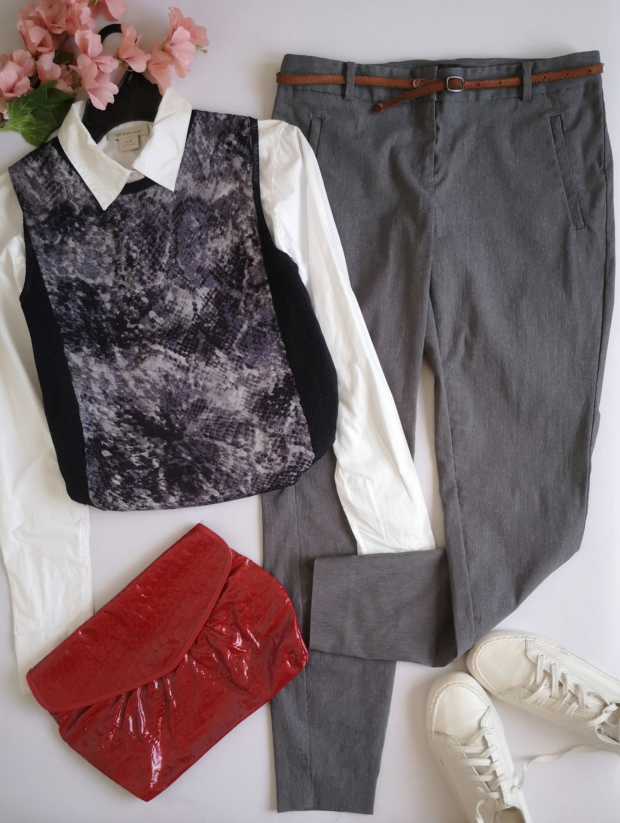 Pantalón con bolsas y blusa tipo chaleco