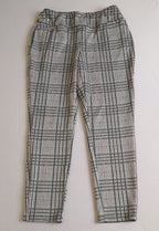 Pantalón tela suave con blusa tallada