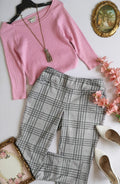 Pantalón tela suave con blusa tallada