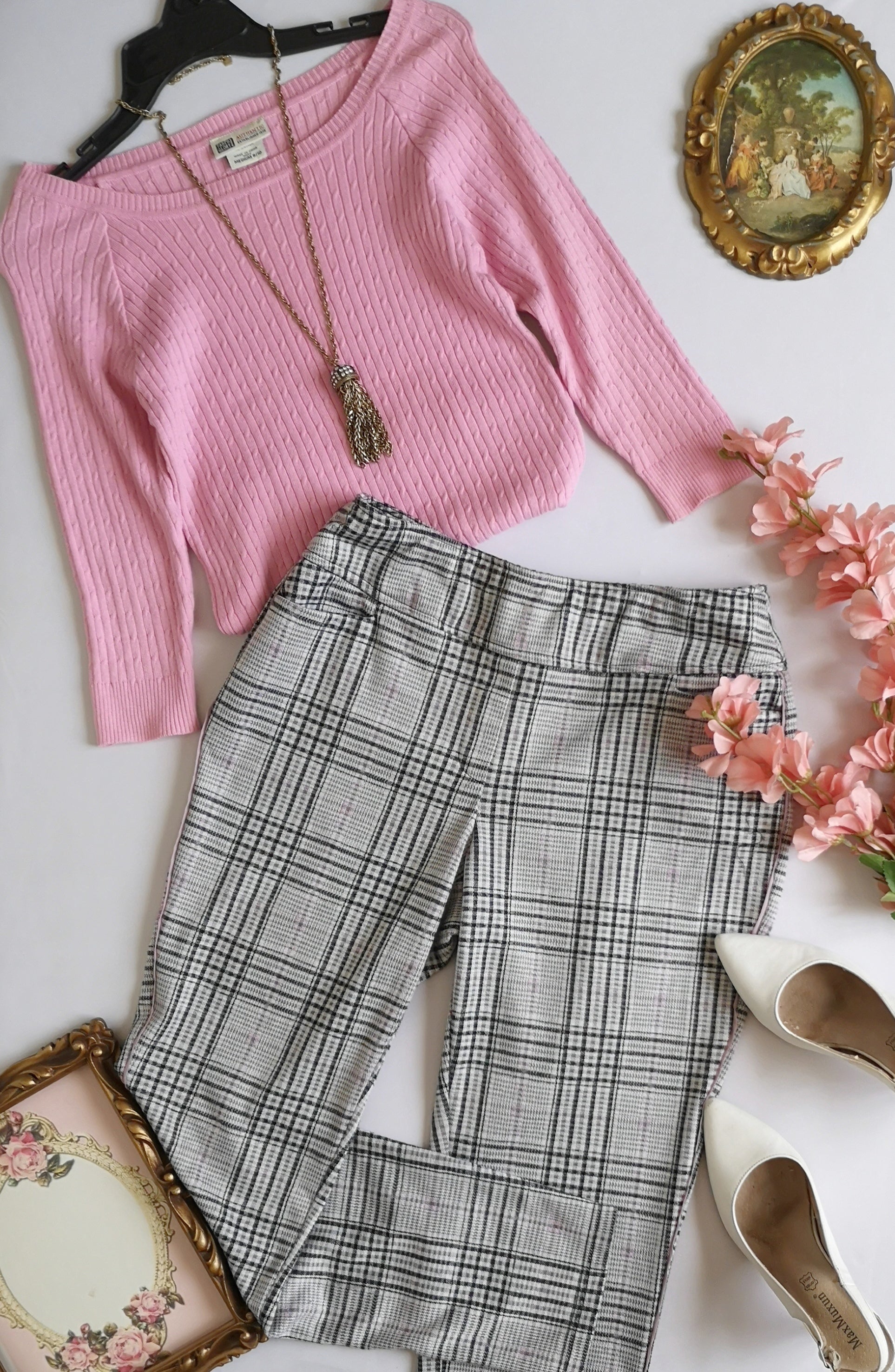 Pantalón tela suave con blusa tallada
