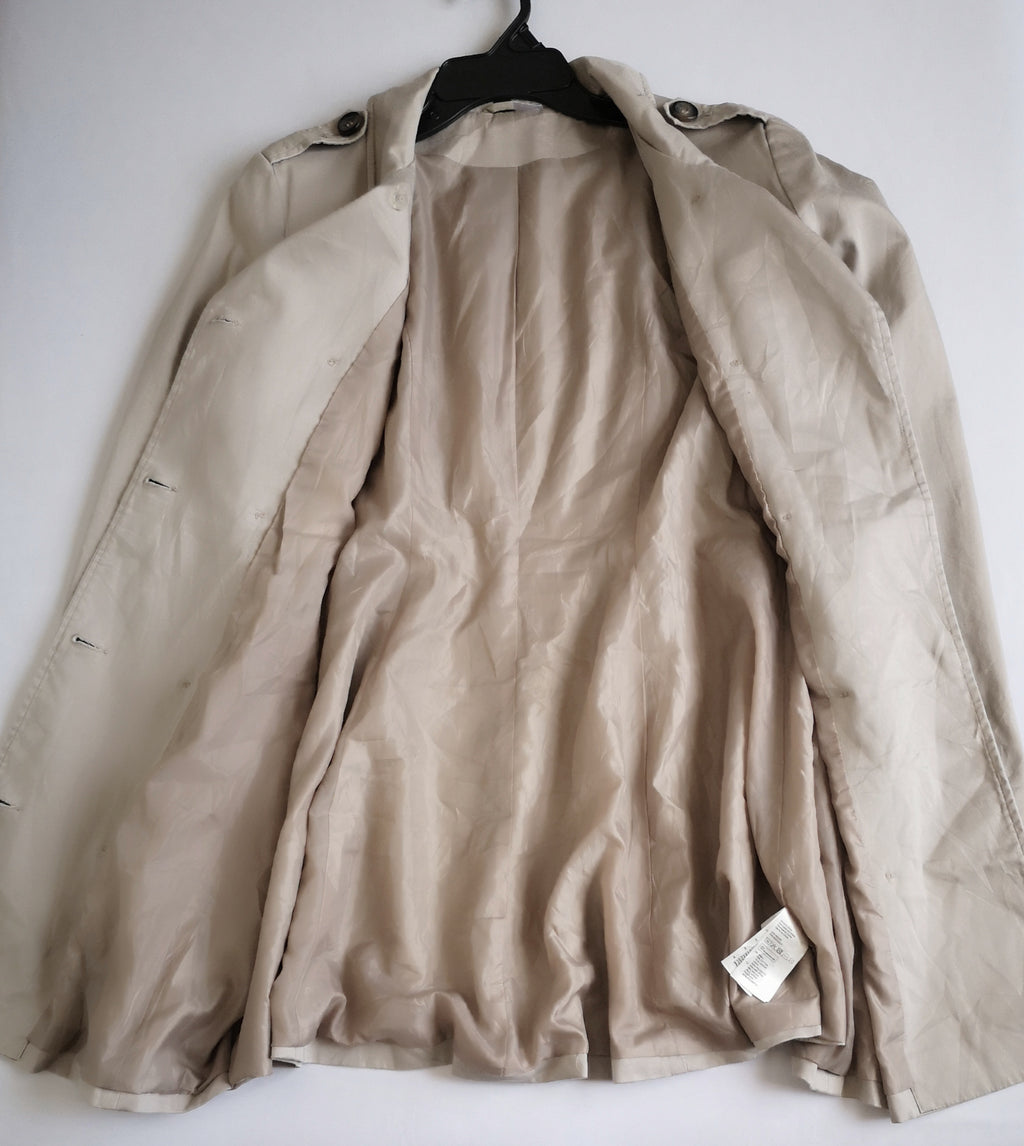 Gabardina traslapada