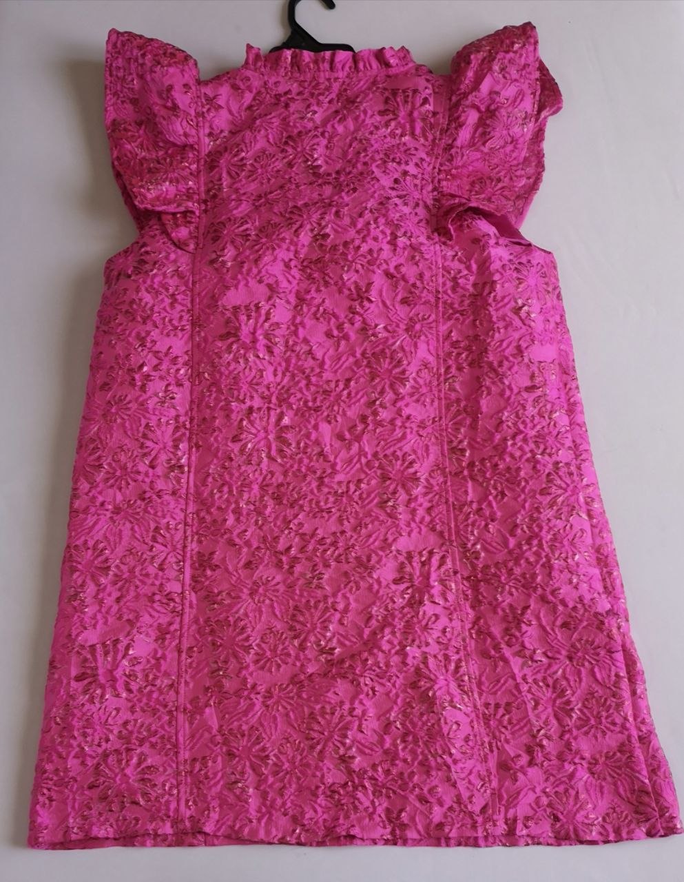 Vestido con detalles en la tela
