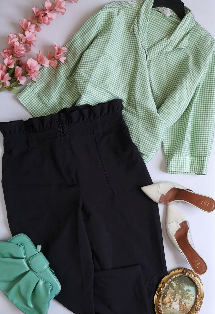 Blusa traslapada de seda  con pantalón cintura alta ⚓