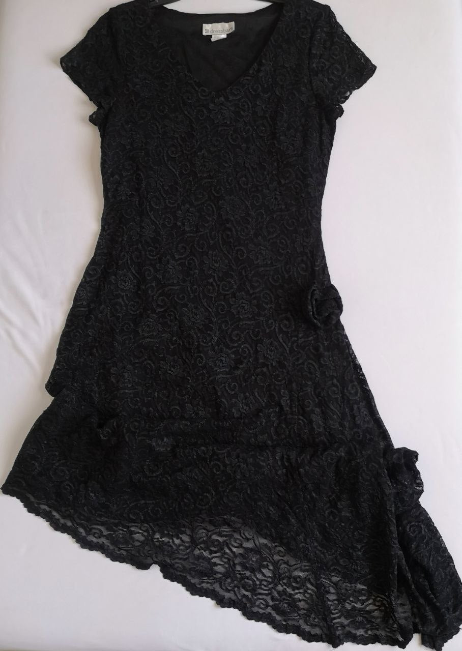 Vestido de encaje asimétrico