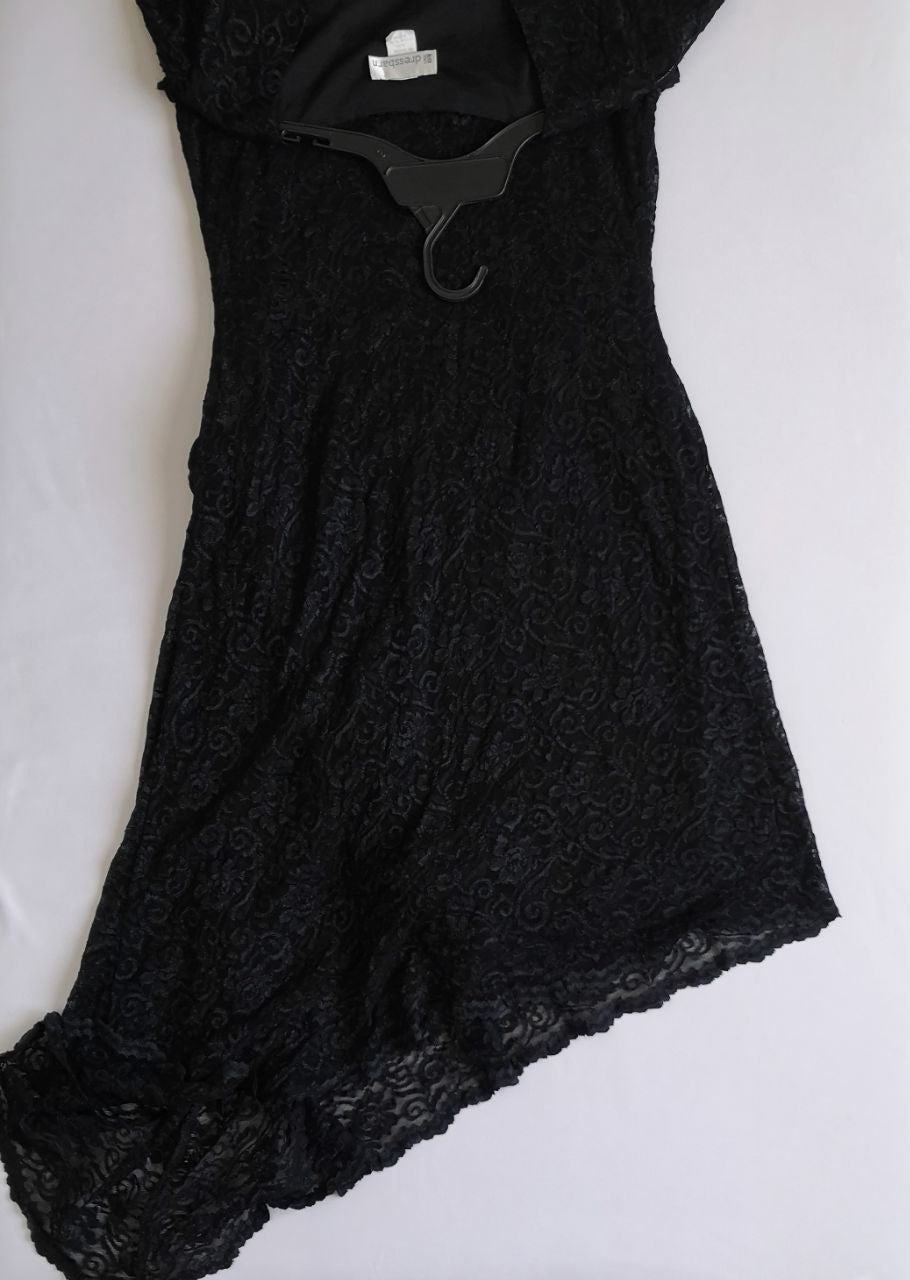 Vestido de encaje asimétrico