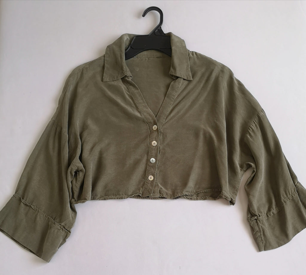 Blusa corta incluye cartera crosboddy