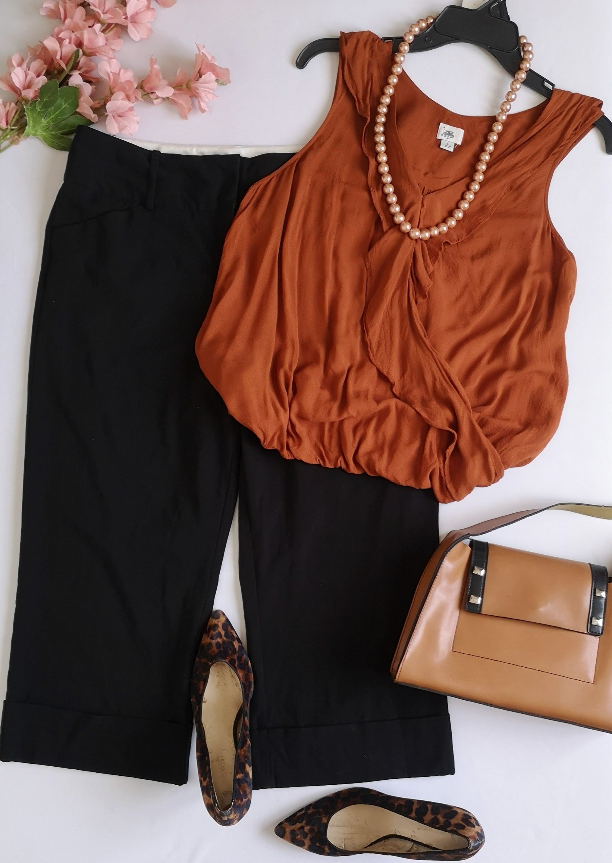 Pantalón tipo Culotte y blusa traslapada cerrada