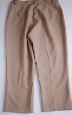 Pantalón con paletones y blusa cuello cerrado