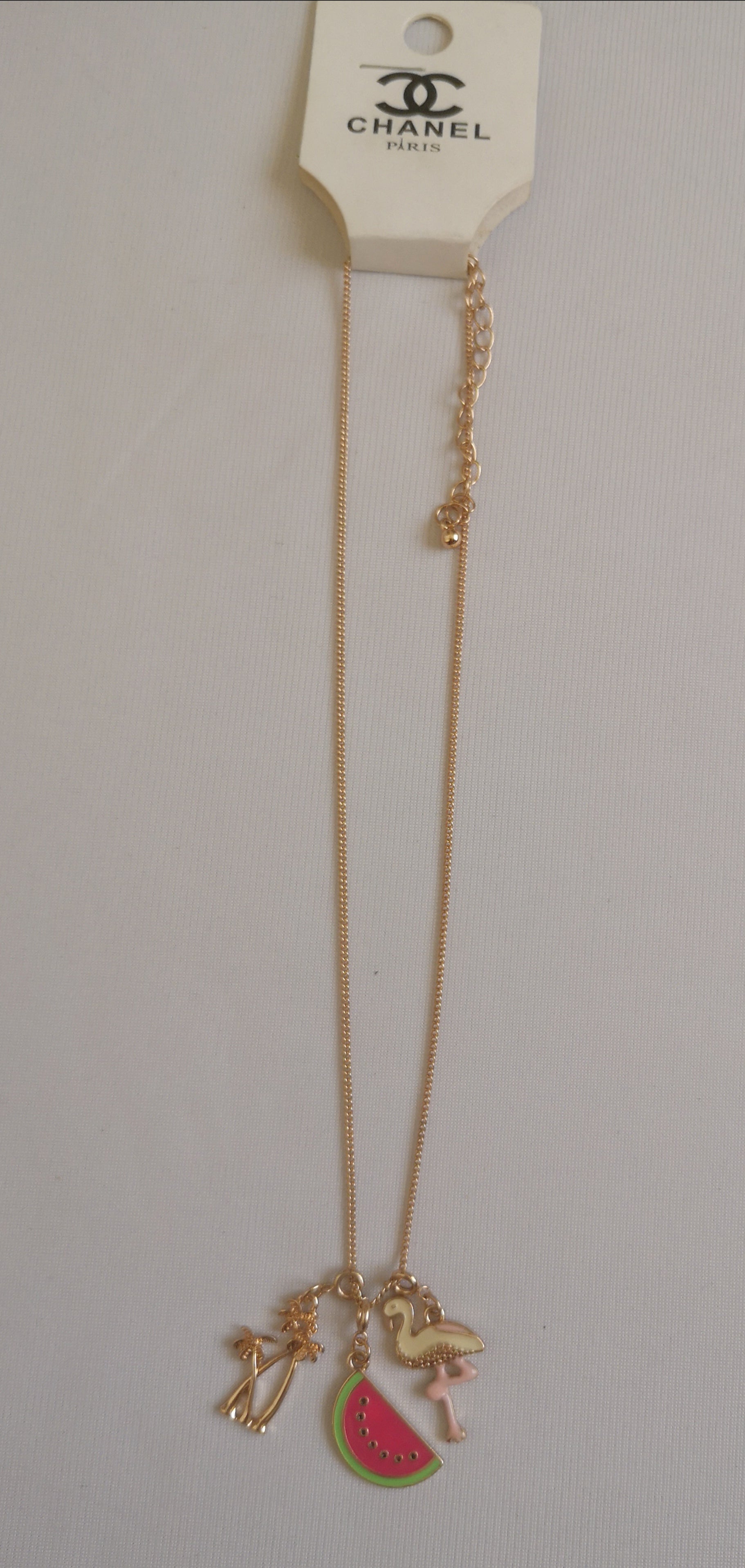 Collar con dijes removibles