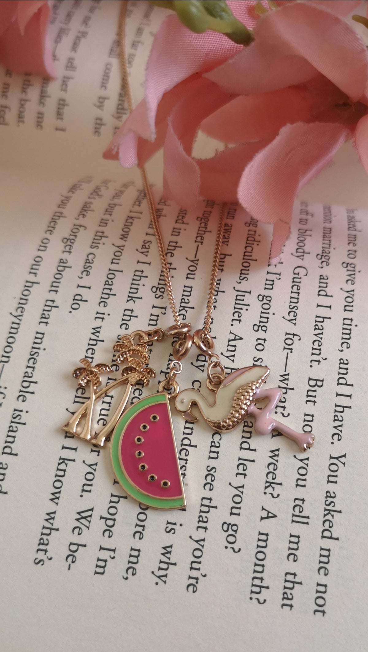 Collar con dijes removibles