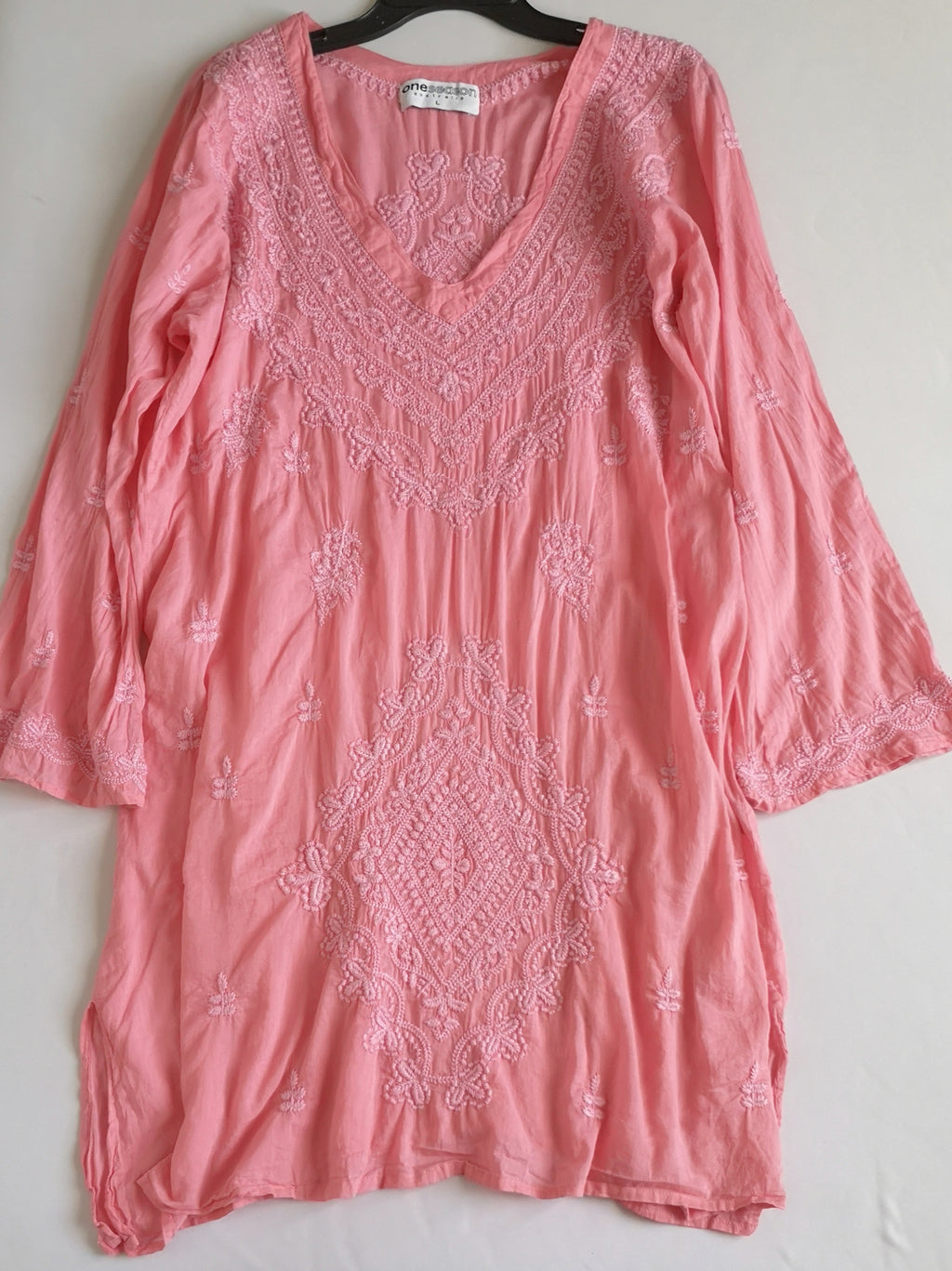 Vestido bordado incluye cincho