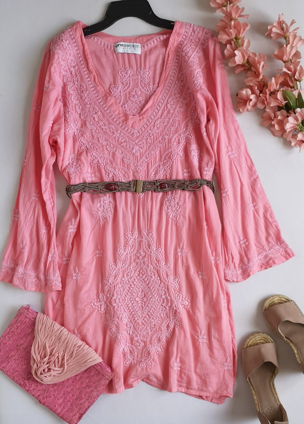 Vestido bordado incluye cincho