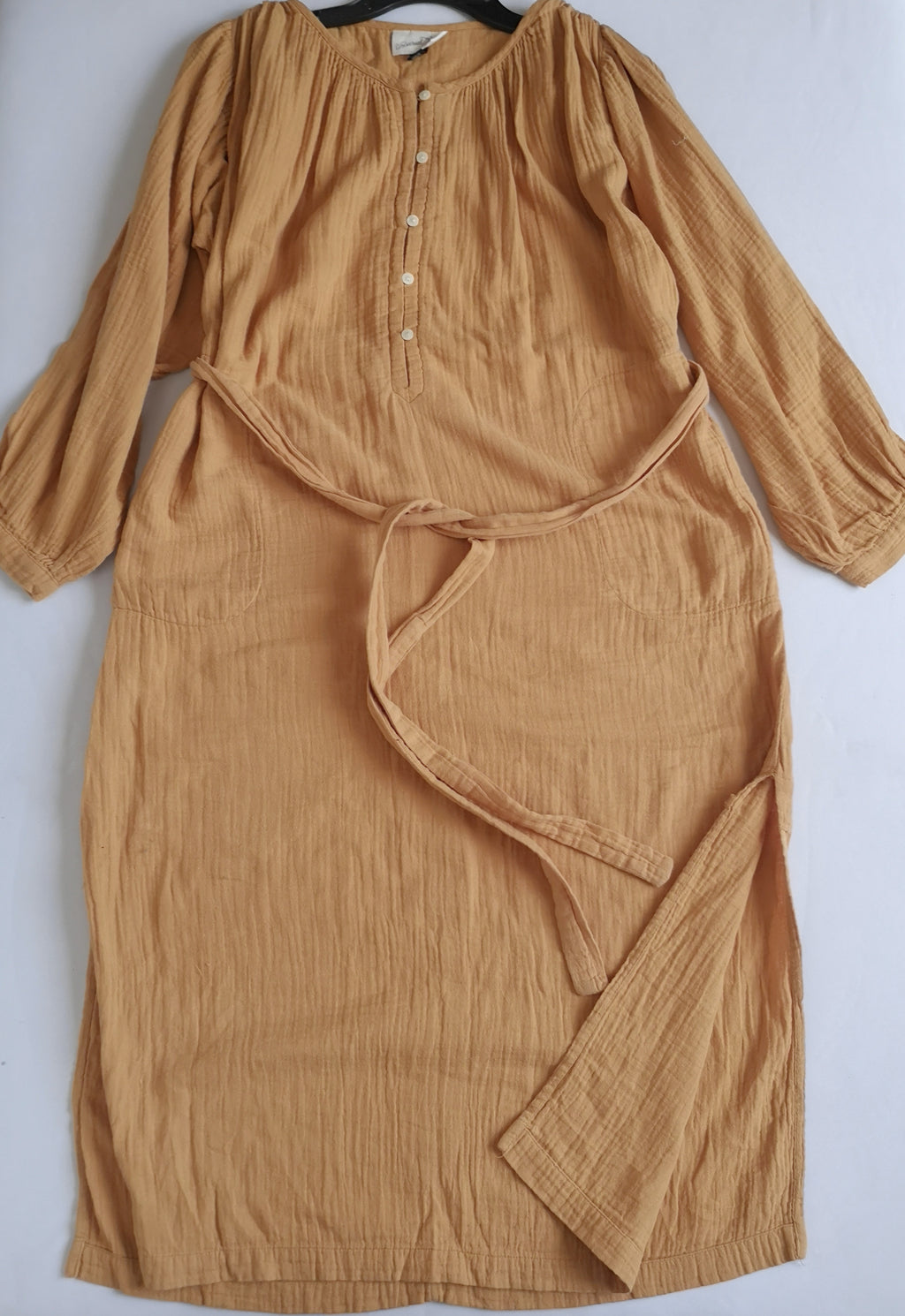 Vestido con bolsas a los lados