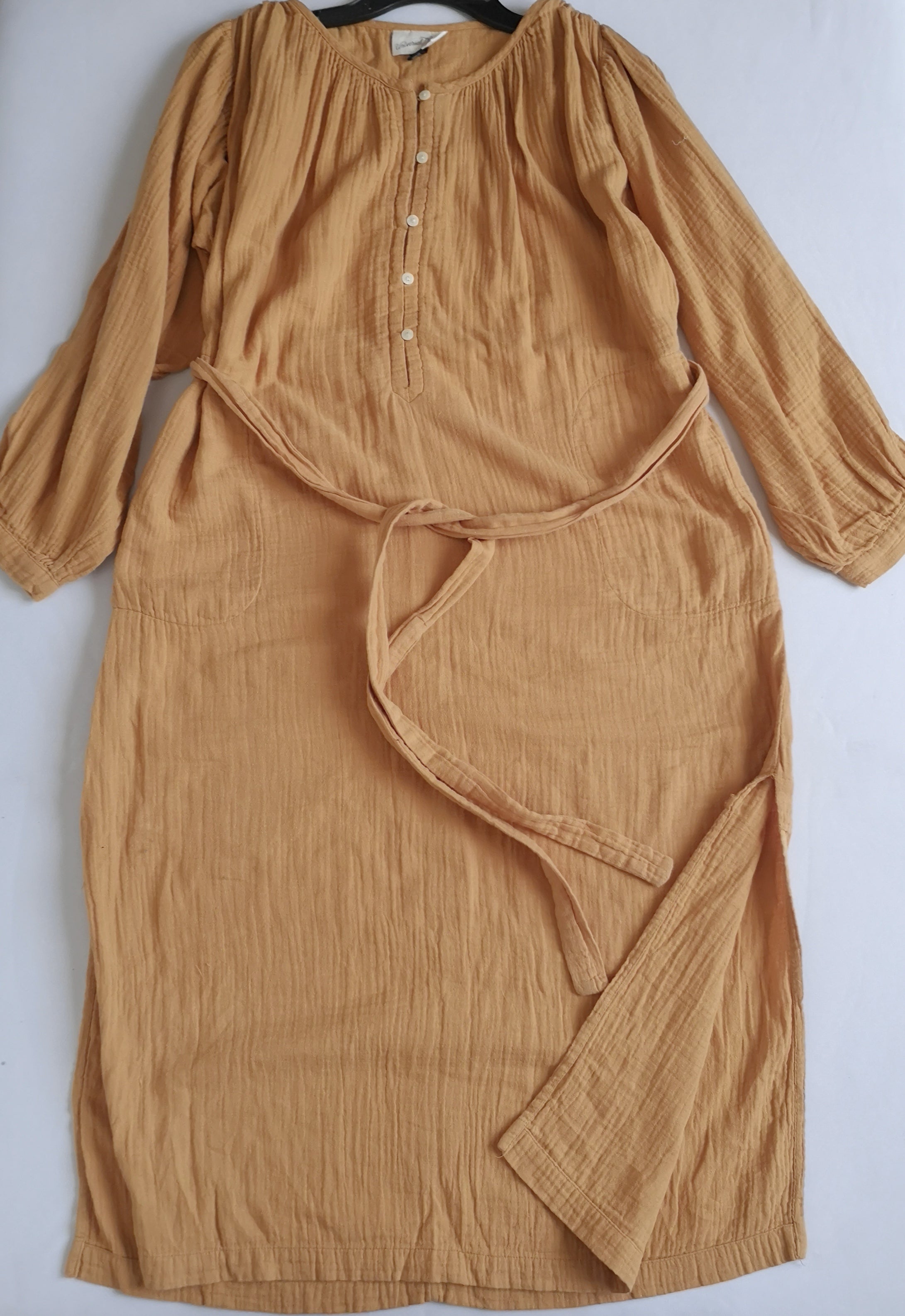 Vestido con bolsas a los lados