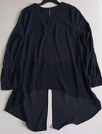 Pantalón pixie con blusa asimétrica de chifon