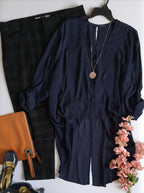 Pantalón pixie con blusa asimétrica de chifon