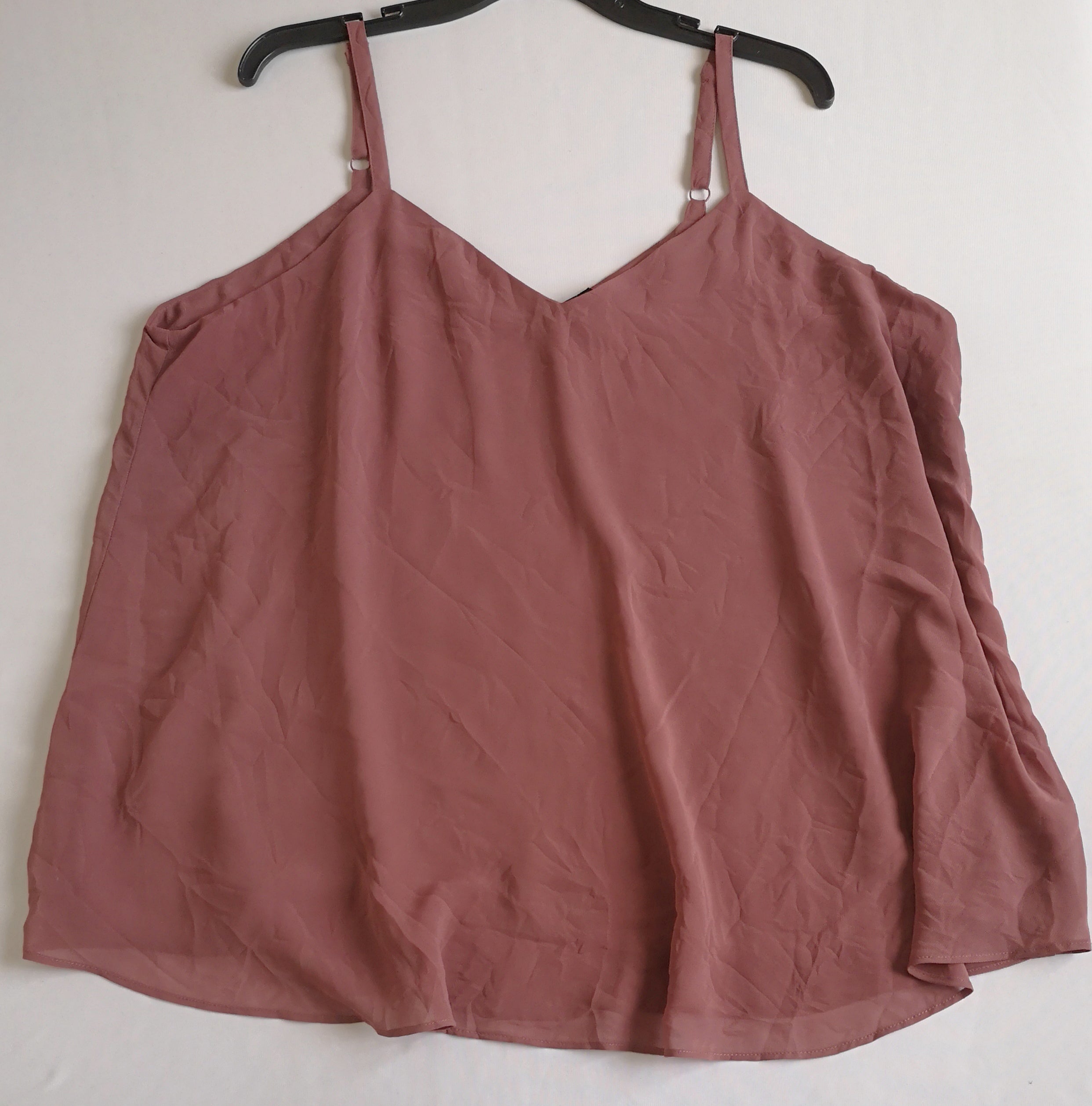Pantalón tipo hippie y blusa de tirantes
