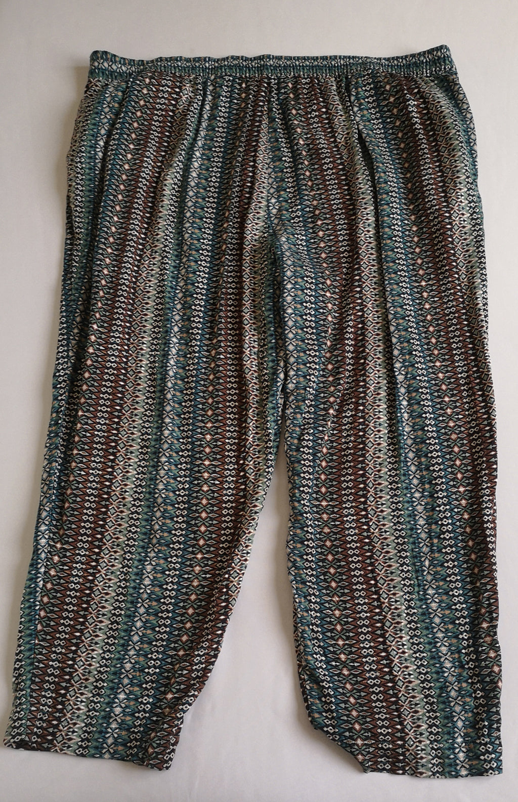 Pantalón tipo hippie y blusa de tirantes