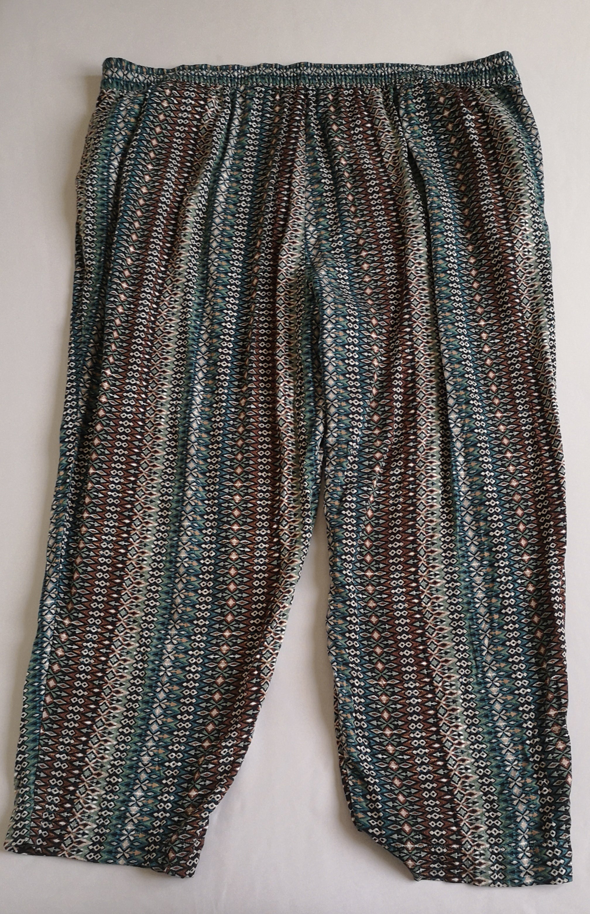 Pantalón tipo hippie y blusa de tirantes