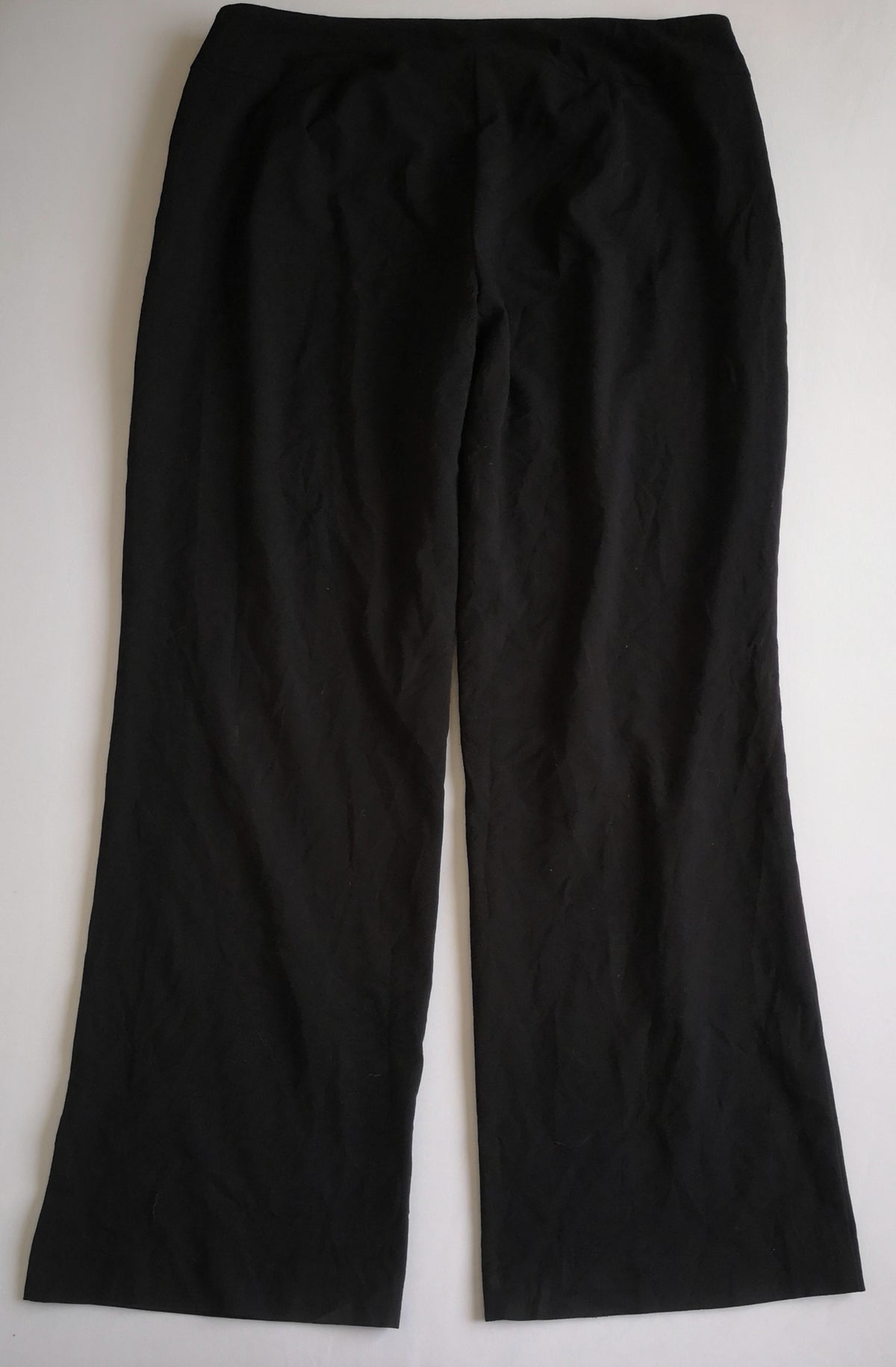 Blusa con cinto atrás y pantalón corte recto