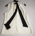 Blusa con cinto atrás y pantalón corte recto