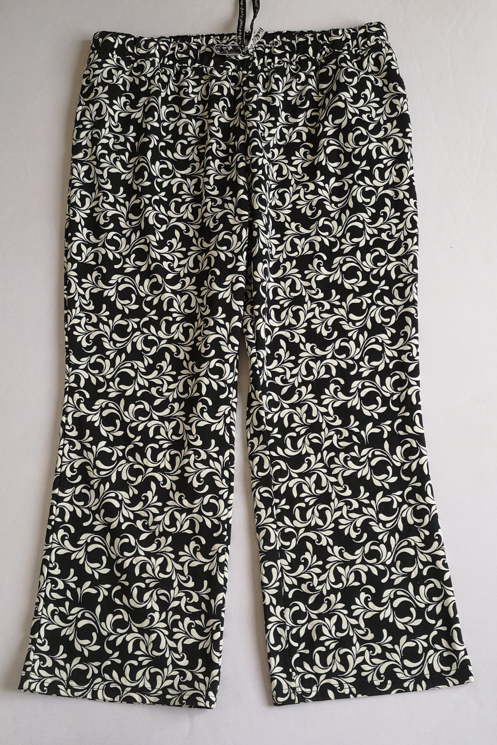 Pantalón tipo pans y blusa tejida