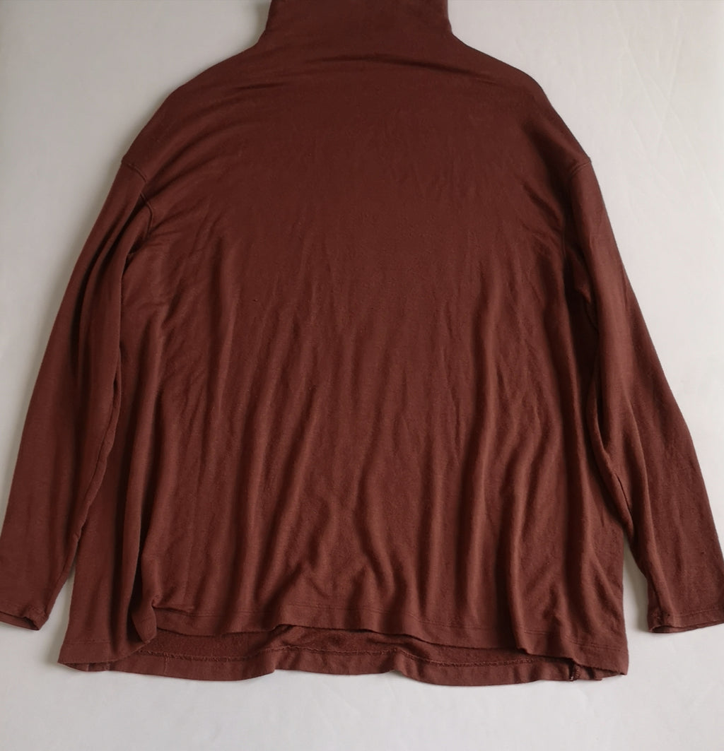 Blusa cuello cerrado con pantalón
