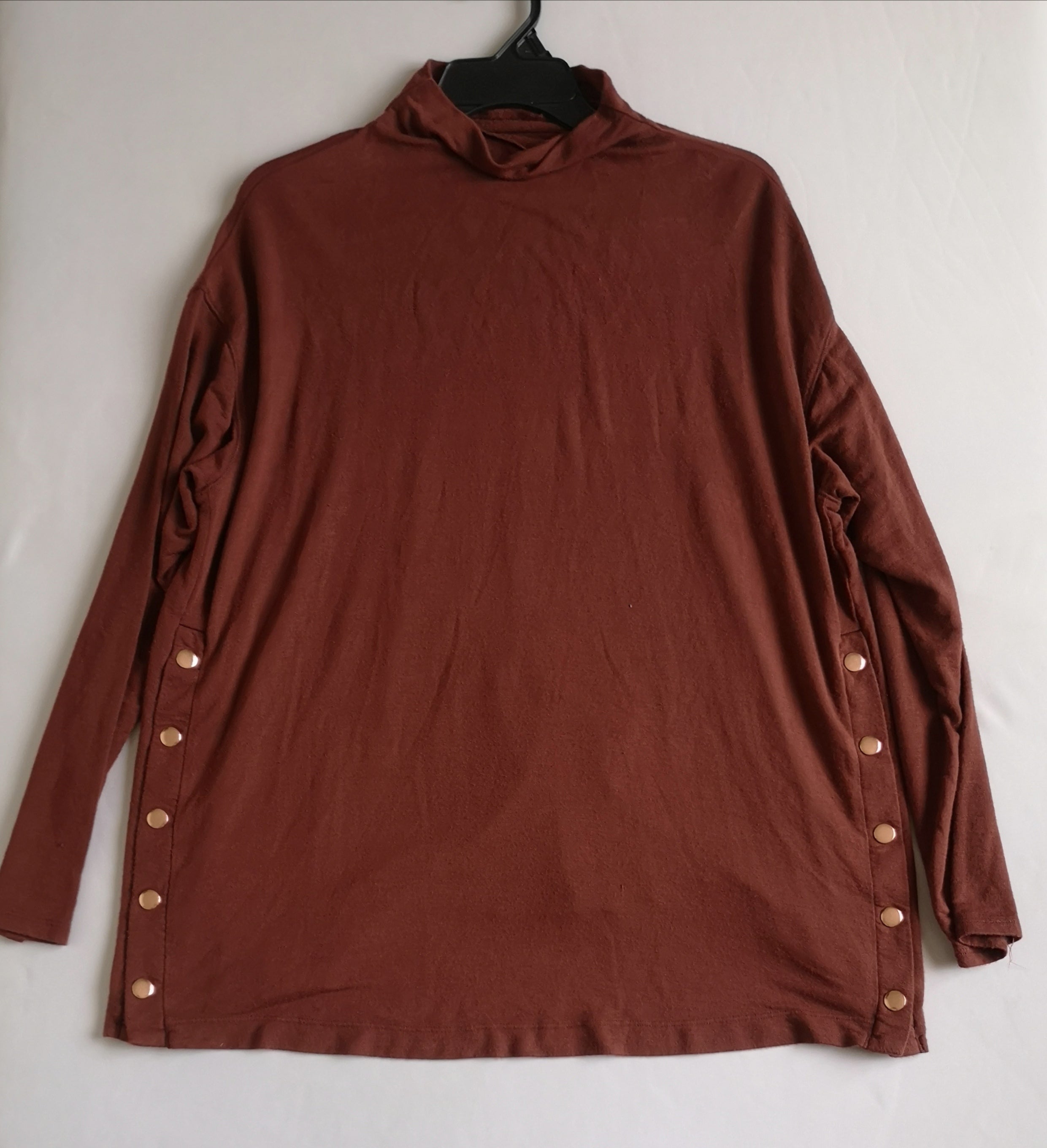 Blusa cuello cerrado con pantalón