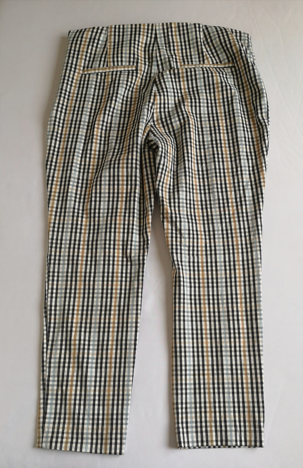 Blusa cuello cerrado con pantalón