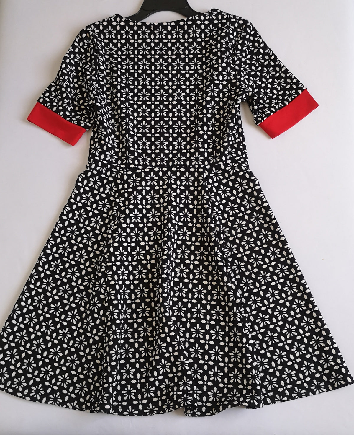 Vestido campana de abajo incluye collar