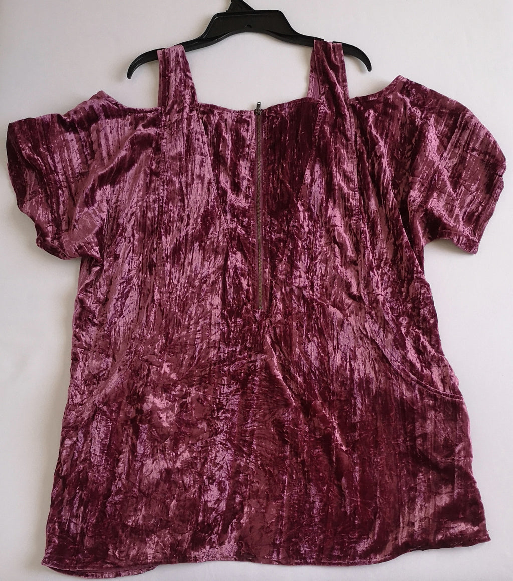 Vestido corto hombros descubiertos incluye cartera