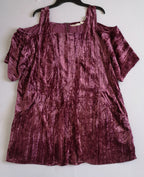 Vestido corto hombros descubiertos incluye cartera