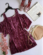 Vestido corto hombros descubiertos incluye cartera