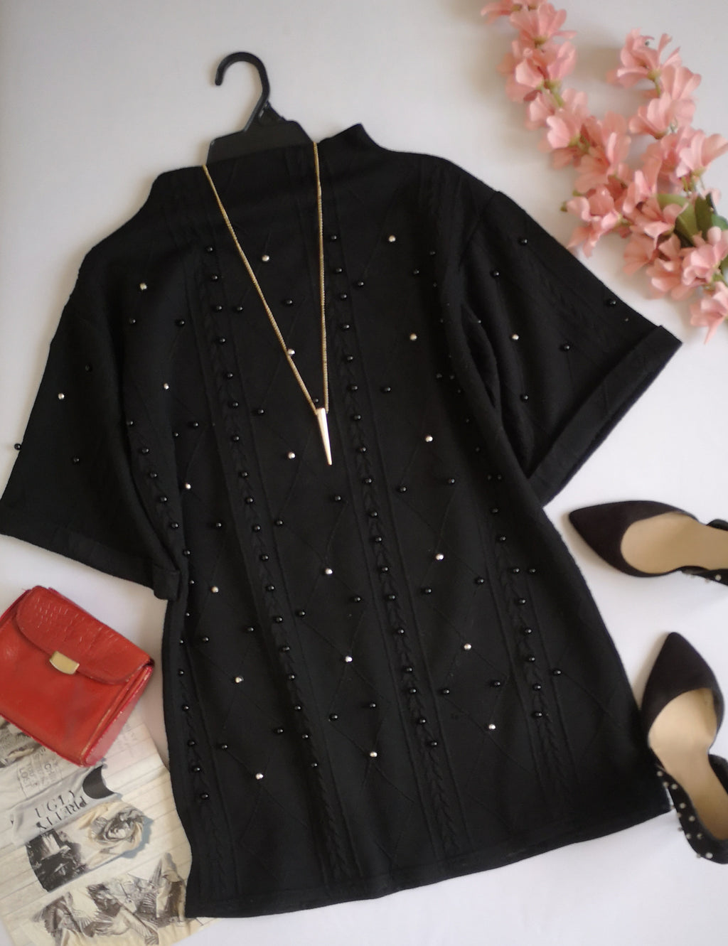 Vestido corto con perlitas incluye collar
