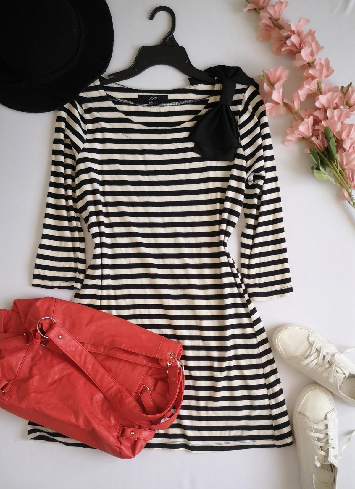 Vestido con moña en el hombro incluye cartera 💙
