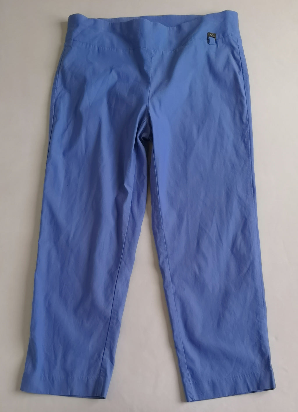Pantalón corto stresh con suéter cuello alto