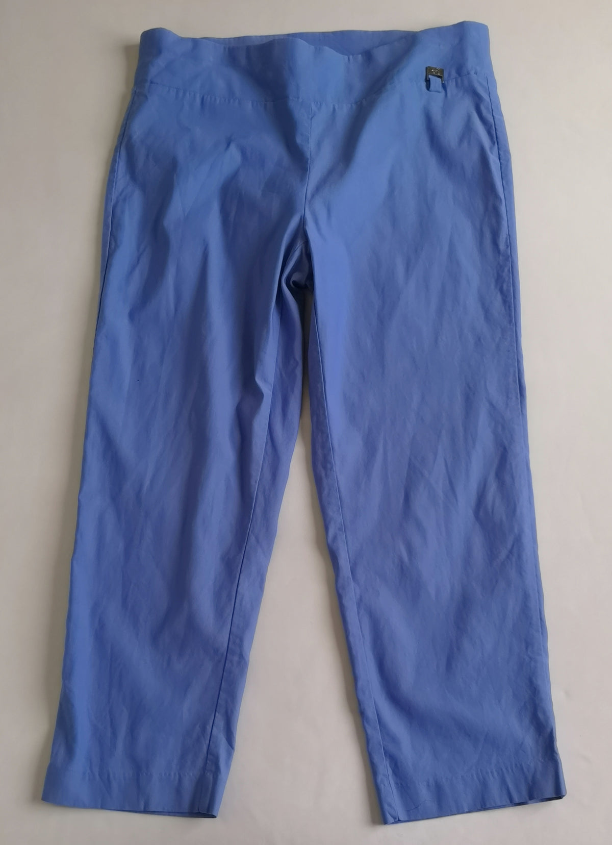 Pantalón corto stresh con suéter cuello alto