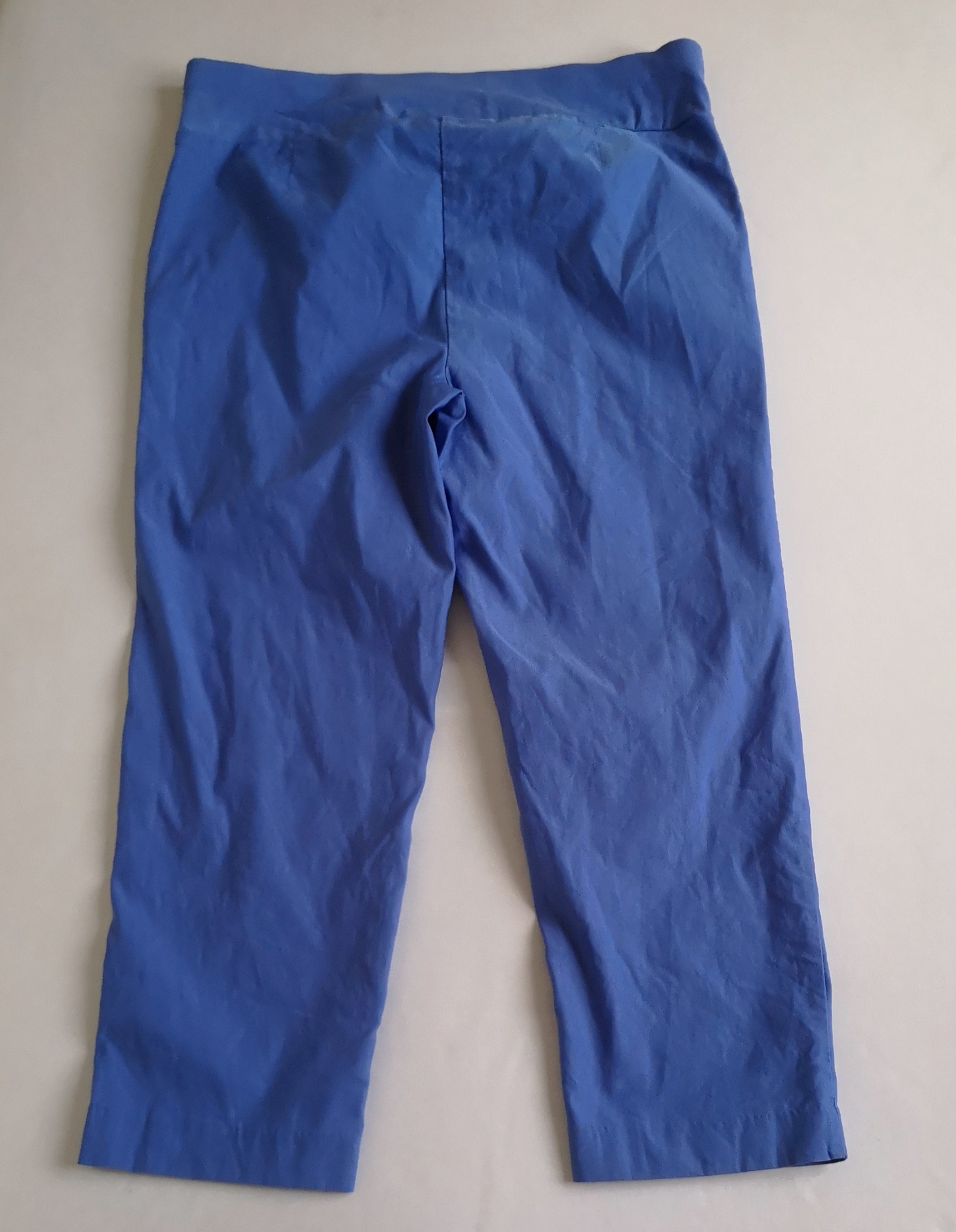Pantalón corto stresh con suéter cuello alto